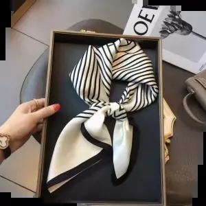 실크 코코비치 쁘띠 스카프 여성 머플러 사각 머리띠 가을