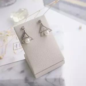 epss6670 트라이앵글 진주 드롭 써지컬스틸 귀걸이