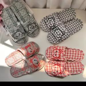 쿠션 층간소음 거실화 여성 남성 실내 화 면슬리퍼 미끄럼 방지 3중 푹신한 삼중패드 사계절 3겹 큐티베어