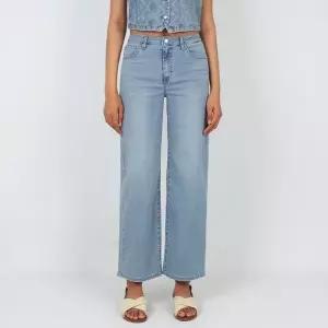 [게스]여성 청바지 저온스 와이드 라이트블루 YO2D0065 L 663152