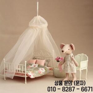 미니어처 시뮬레이션 가구 1:12 화이트 아이언 침대 3피스 세트 및 캐노피 포함 Bjd 인형집 적합