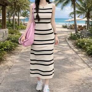 [하프클럽/]여자 슬림핏 라운드넥 스트라이프 민소매 니트 미디 원피스