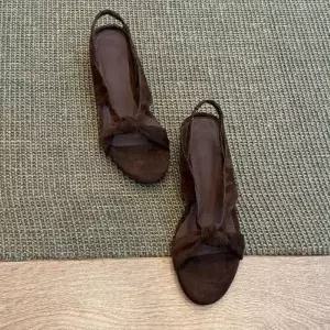 여친 빈티지 웨지 슬림핏 샌들 스트랩 라운드 토오픈 양가죽 일자 OP5