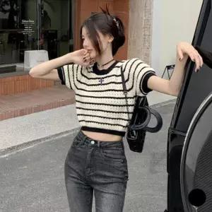 예쁜 꽃잎 브로치 포인트 크롭기장 니트 티셔츠 Ycy8+6jnF