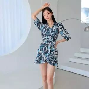 원피스 섹시해 보이는 브이넥 프린트 엘레강스해 플레어 여자원피스 쉬폰 보이고 스타일리쉬하고 원템1