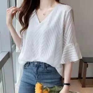 여성셔츠 브이넥 블라우스 시스루겉감 자수 포인트 내추럴핏