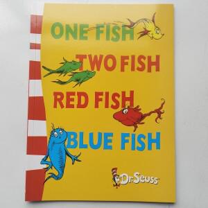 한마리의 물고기 두 빨간 파란 Dr. Seuss의  그림책 아기 영어 학습 동화책 독서 장난감