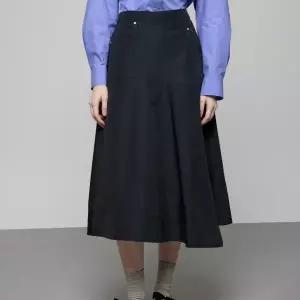 [롯데백화점]DEWL 랩 디테일 플레어 스커트 D251MSD201