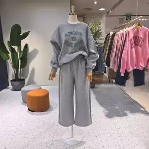 [대구백화점][에잇컨셉]부클 레터링 맨투맨 통팬츠 세트(C23K7FTP030)