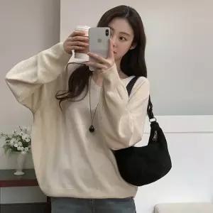 [코코블랑] 여리핏 브이넥 레글런 울 니트