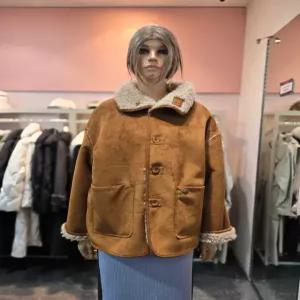 [에고이스트] 싱글버튼 페이크 양면 무스탕 점퍼  ES1EM-203