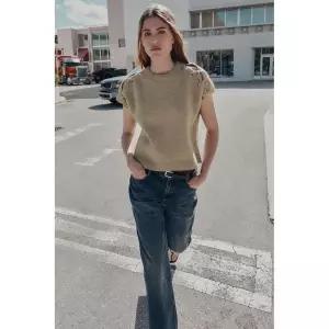 [정품] 자라 니트 맨투맨 데일리 겨울 봄 출근 ZARA 숄더 디테일 스웨터 - 크림/카키