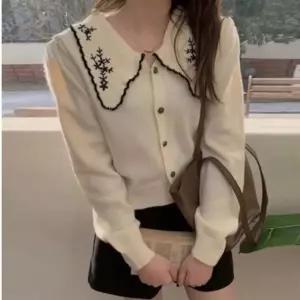 로맨틱 넥자수 니트 가디건 FSFD 0008 쿨제이 여성 롱기장 브이넥 여성정장유니폼 가디건 봄신상 루즈핏 V