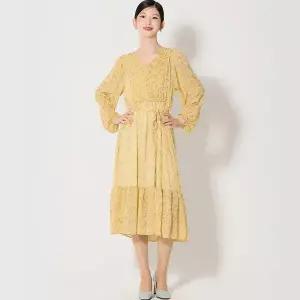 [(OZOC)] 플라워 패턴 셔링 끈 원피스 (택가격 99000원)