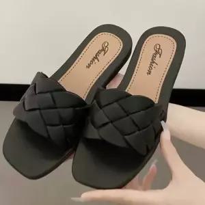 짜임패턴 플랫 와플 슬리퍼 각진코 로우굽 사무실화 여성슬리퍼 여름슬리퍼 발편한슬리퍼