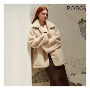 로보 25FW 무스탕 하프코트 1종