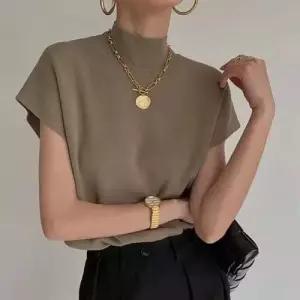 아이언하트 여사친 여성 니트 여름 얇은 루즈핏 하이넥 티 롱루즈핏 폴라넥 상의 캡소매 셔츠 KKE1