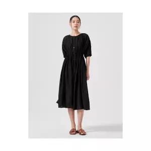 매장정품 에잇세컨즈 8SECONDS 주름지 롱 원피스 블랙 (324571AY45) 324571AY45 630026