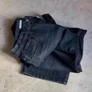 핫핑 [뒷플랩포켓/유니크템] 스테이드 세미벌룬핏 스터드 스트라이프 데님팬츠 (25~36)