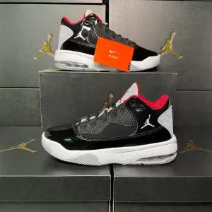 [Nike 국내매장판] 나이키 조던 맥스 아우라 2 블랙 주니어 농구화 CN8094-006