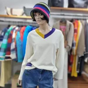 베네통/애플아울렛/레터링 니트 배색 브이넥 티셔츠/BATS50461