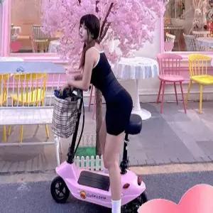 앉아서 삼륜 킥보드 접이식 퀵보드 안장 전동 출퇴근