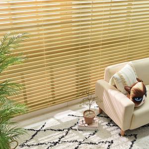 빠르게 작동하는 오동나무 우드블라인드