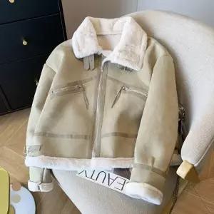 KARRA 퍼누아르무스탕자켓_A5W0703