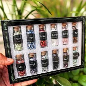 NsmjodStone 12종 크리스탈 보석 병 칩 및 힐링 스톤 박스 차크라 위카 세트 홈 데코 마법