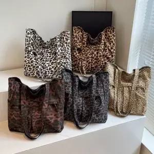 여성 호피 무늬 가방 숄더 쇼퍼 데일리 백 보부상가방 쇼퍼백 대학생가방 여성숄더백