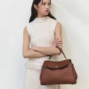 [헤지스](광주신세계)브라운 단색 베지터블 소가죽 사첼백 HIBA5F168W2