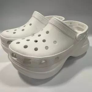 [크록스] 베이 클로그 206302-100 화이트