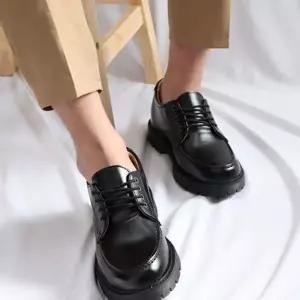 남성 캐주얼슈즈 옥스포드화 로퍼 키높이 남성 더비 슈즈 가죽 스니커즈 골프화 데일리 높은 워커 패션