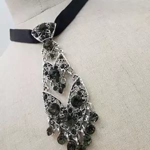 [모두쇼핑]빅큐빅 보석 넥타이 사진소품 악세서리 보타이 남성 무대의상 남자 목걸이 패션소품