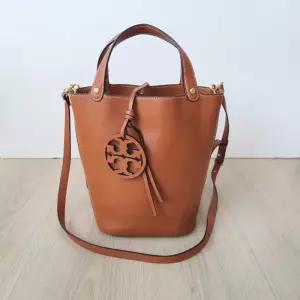 4002074 토리버치(TORY BURCH) 밀러 버킷백 토트겸크로스백 /알쓸중고
