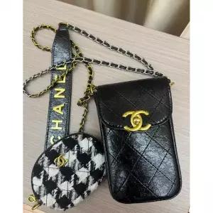 신상 샤넬 뷰티 메이크업 파우치 2종 세트 VIP 기프트 증정 블랙화이트