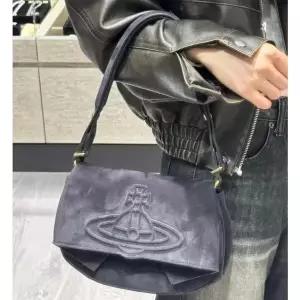 미국 비비안 웨스트우드 나나 애니메이션 세이디 스웨이드 숄더백 지갑 가방 네이비 358261116116