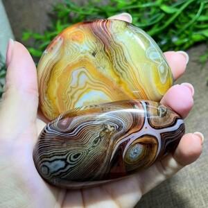 대형 천연 실크 포장 마노 크리스탈 쿼츠 스톤 광택 처리된  타원형 명상 원석 영적 탁상 장식