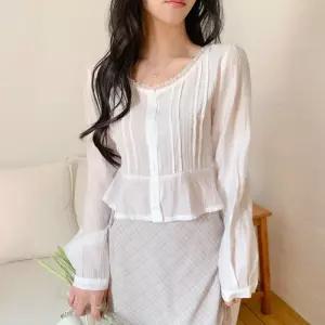 [요즘에] 블린레이스핀턱블라우스