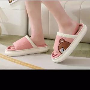 인기상품 커플용 곰돌이 실내 슬리퍼 거실 샌들 남녀 공용 [WFLL7UP_260304]