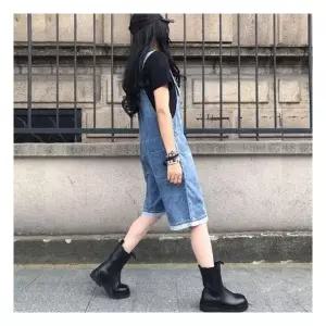 귀엽고 발랄한 데님 멜빵 팬츠 데일리 캐주얼룩 멜빵반바지