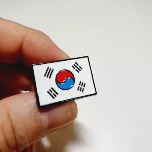 공무원 국가행사 애국심 입체 미니 태극기 뱃지 브로치 25x18 mm