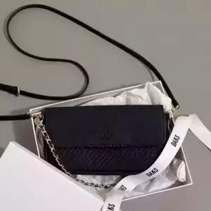 닥스 DCWA4F157BK HOUSE CHECK 블랙 로고장식 소가죽 미니 숄더겸크로스백