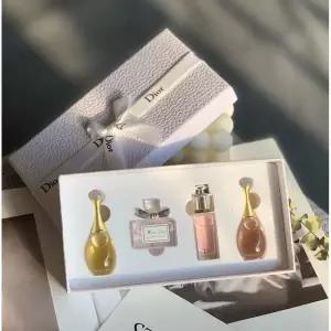 디올 4피스 미니어처 향수 세트 5ml0.17온스 선물. Christmas
