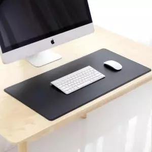 대한민국간 가죽과 메탈로 제작한 데스크패드 매트