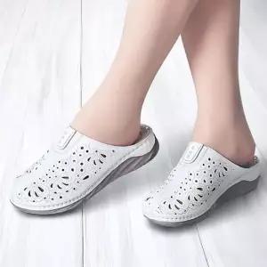 우아한 스타일의 꽃무늬 펀칭 웨지힐 뮬 슬리퍼 34762533)