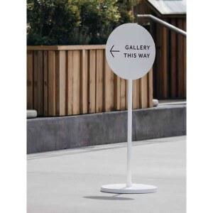 철제 원형 입간판 카페 입구 반달형 배너 양면 제작 식당 표지판