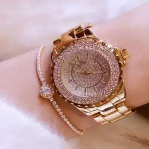 라운드 크리스탈 볼드 민자 체인 시계 여자