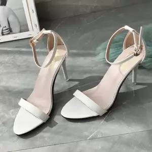 하객 룩 결혼식 패션 여름 여성 스트랩 샌들 힐 코디 여름여자샌들여름구두