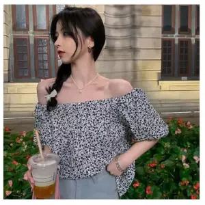작은 꽃무늬 오픈 숄더 블라우스 블라우스 오프숄더 오픈숄더 오픈숄더블라우스